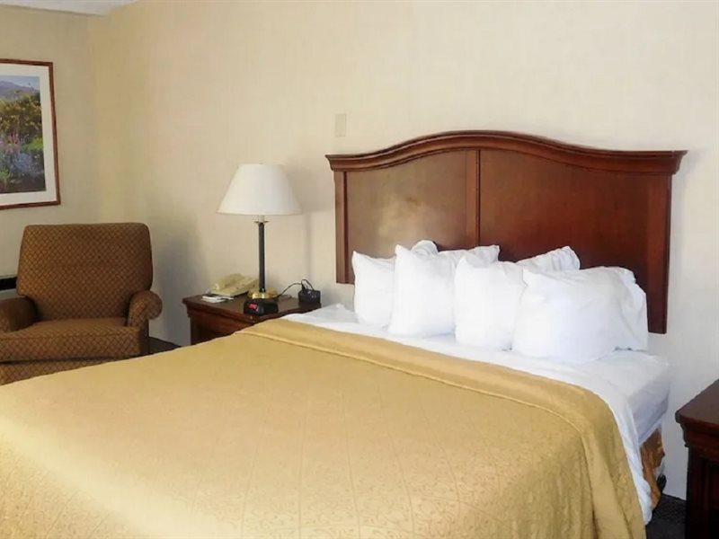 Quality Inn & Suites Danville Exteriör bild
