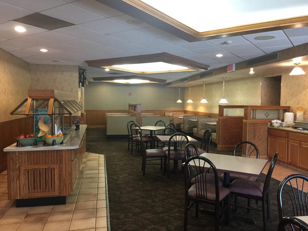 Quality Inn & Suites Danville Exteriör bild