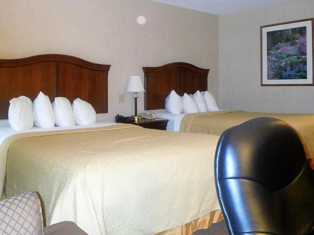 Quality Inn & Suites Danville Exteriör bild