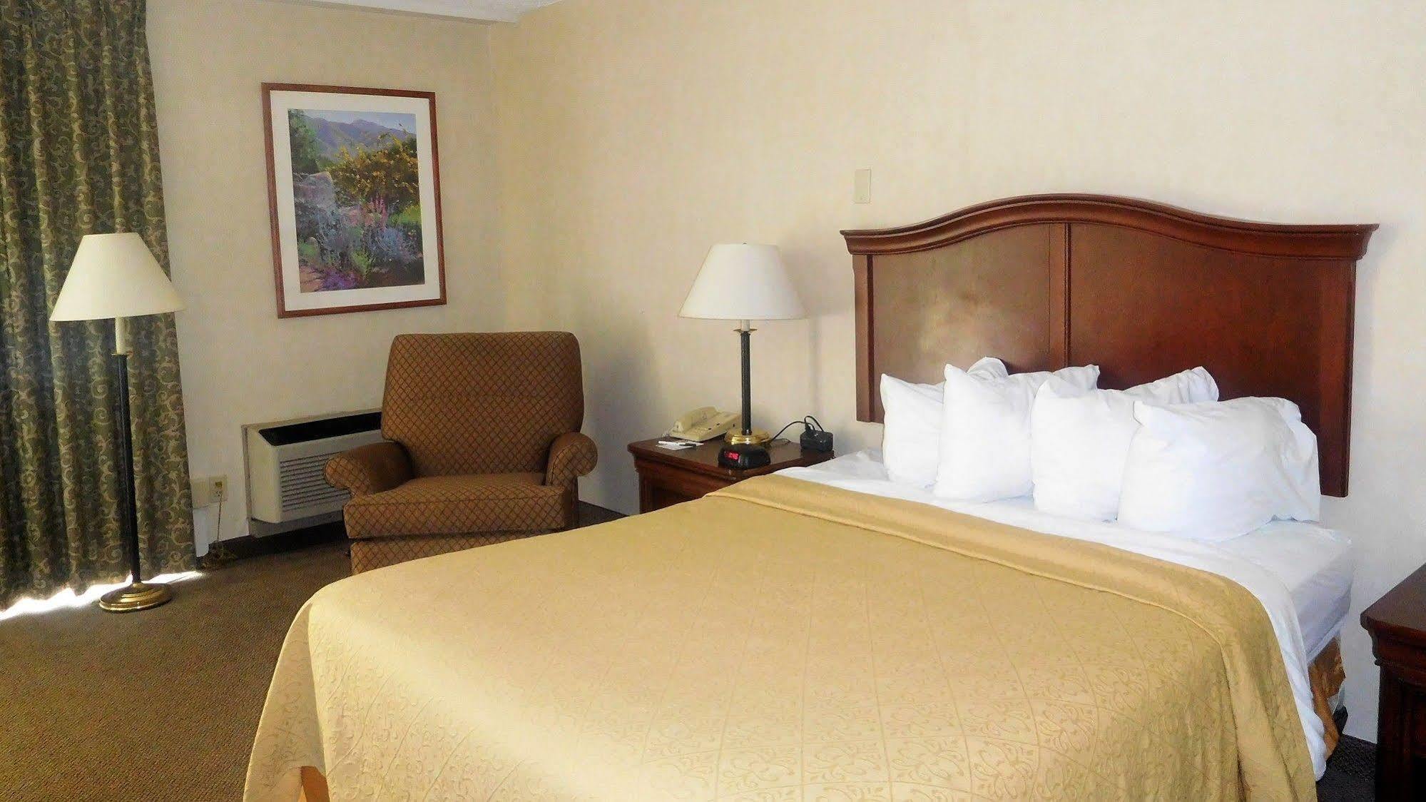 Quality Inn & Suites Danville Exteriör bild